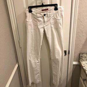 White low waisted jeans